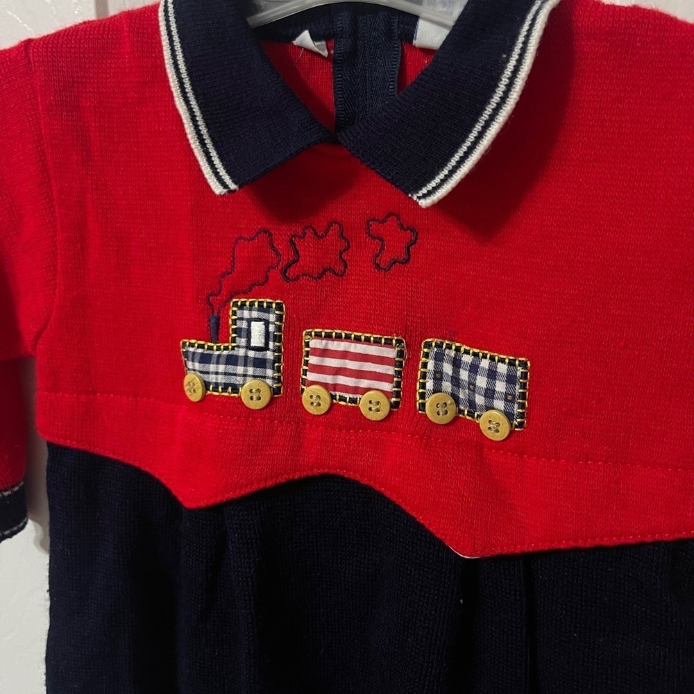 CARRIAGE BOUTIQUES Outfit Vintage Boys 12M Sweater Romper Trains Red Navy - Picture 2 of 4